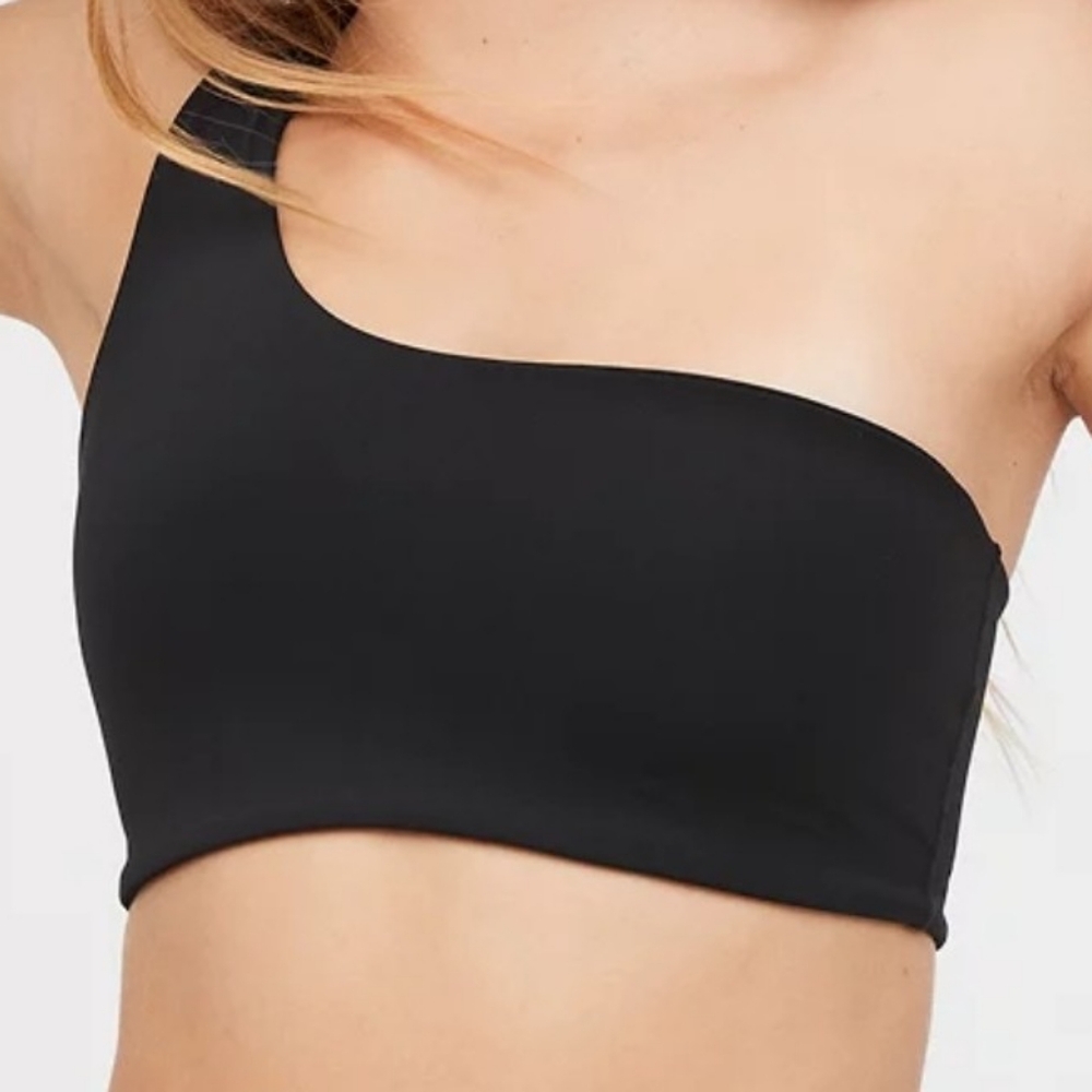 One shoulder All in Motion active top
